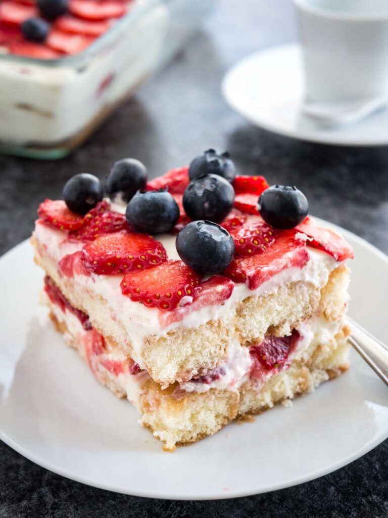 This image has an empty alt attribute; its file name is strawb-tiramisu-768x1024.jpg